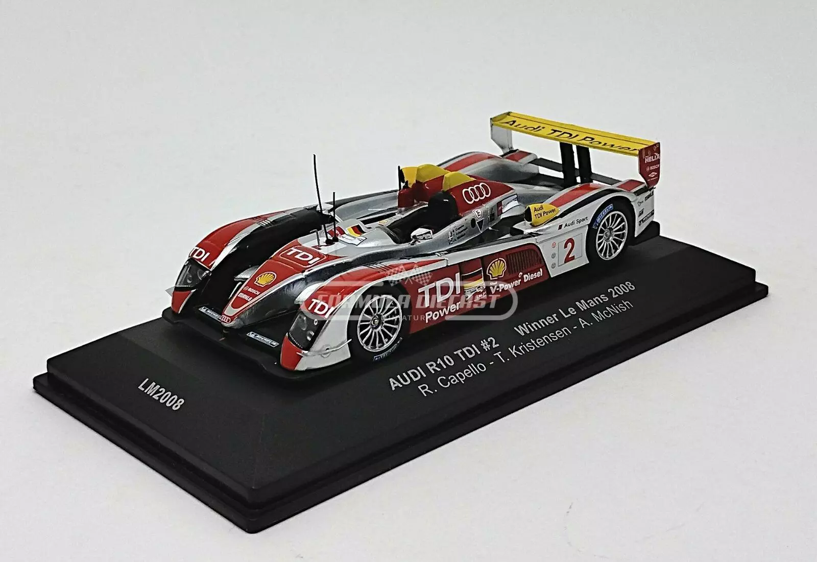 Miniatura de carro Audi R10 TDI #2 Capello/Kristensen/McNish, Vencedor 24h Le Mans 2008, escala 1:43, marca IXO