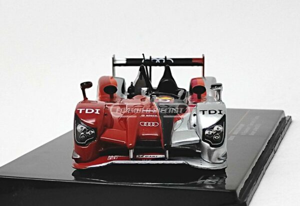 Miniatura de carro Audi R15 TDI #9 Rockenfeller/Bernhard/Dumas, Vencedor 24h Le Mans 2010, escala 1:43, marca IXO