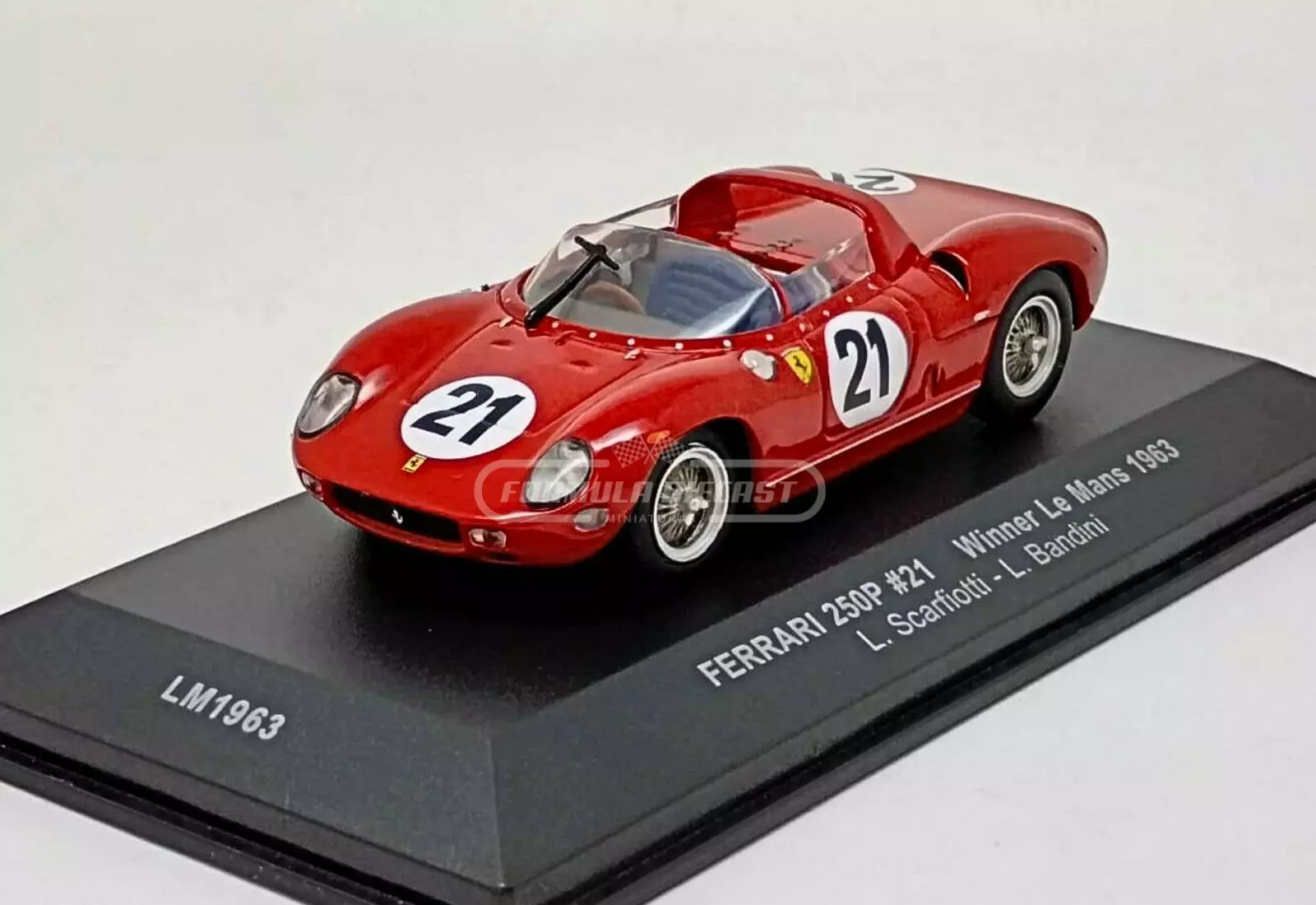 Miniatura de carro Ferrari 250P #21 Scarfiotti/Bandini, Vencedor 24h Le Mans 1963, escala 1:43, marca IXO