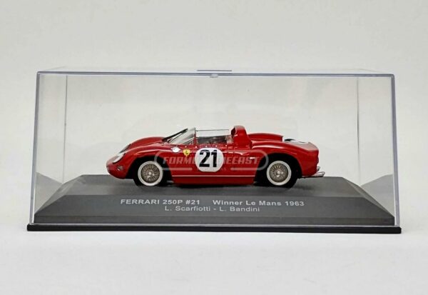 Miniatura de carro Ferrari 250P #21 Scarfiotti/Bandini, Vencedor 24h Le Mans 1963, escala 1:43, marca IXO