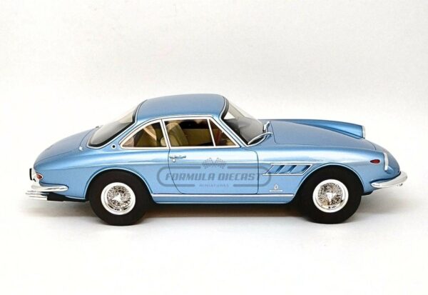 Miniatura de carro Ferrari 330 GTC 1966-68, Azul, escala 1:18, marca CMR