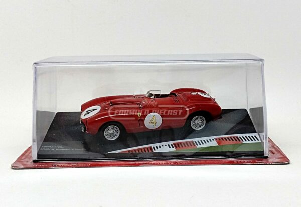Miniatura de carro Ferrari 375 Plus #4 Trintignant/González, Vencedor 24h Le Mans 1954, escala 1:43, marca Altaya