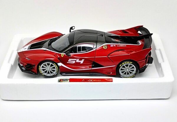 Miniatura de carro Ferrari FXX-K Evoluzione #54, Vermelho, escala 1:18, marca Bburago Signature