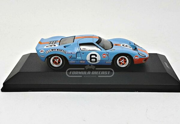 Miniatura de carro Ford GT40 MK I Gulf #6 Ickx/Oliver, Vencedor 24h Le Mans 1969, escala 1:43, marca IXO