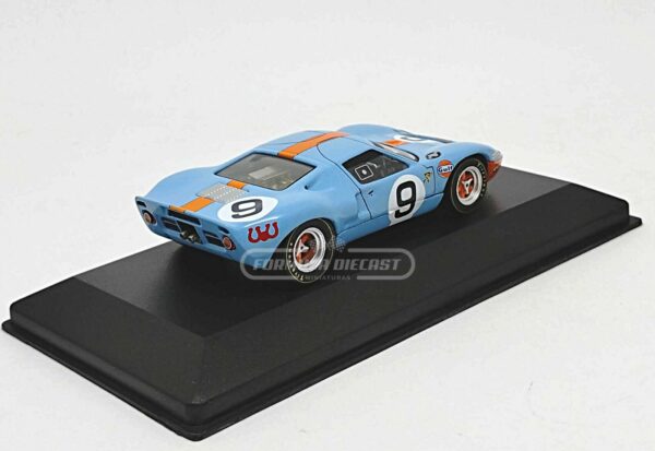 Miniatura de carro Ford GT40 MK I Gulf #9 Rodriguez/Bianchi, Vencedor 24h Le Mans 1968, escala 1:43, marca IXO