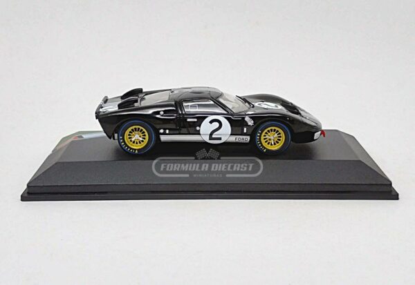 Miniatura de carro Ford GT40 MK II #2 McLaren/Amon, Vencedor 24h Le Mans 1966, escala 1:43, marca CMR