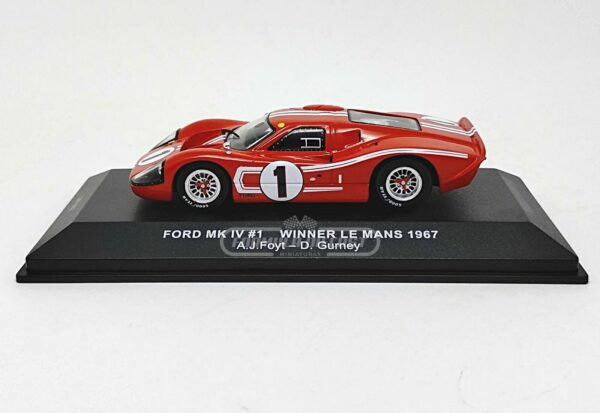 Miniatura de carro Ford GT40 MK IV #1 Gurney/Foyt, Vencedor 24h Le Mans 1967, escala 1:43, marca IXO