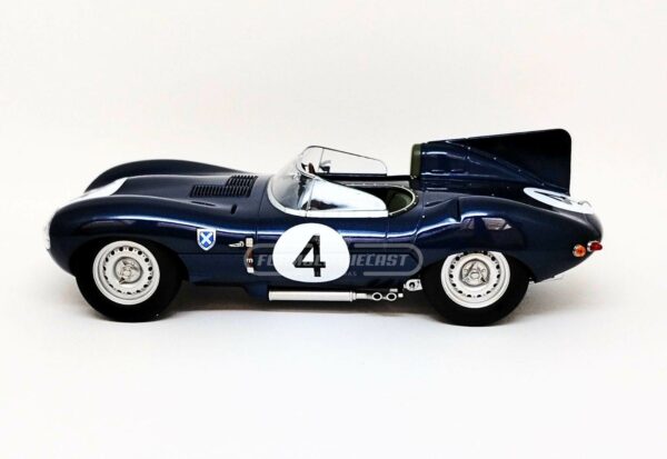 Miniatura de carro Jaguar D-Type #4 Sanderson/Flockhart, Vencedor 24h Le Mans 1956, escala 1:18, marca CMR