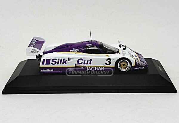 Miniatura de carro Jaguar XJR-12 #3 Nielsen/Cobb/Brundle, Vencedor 24h Le Mans 1990, escala 1:43, marca IXO