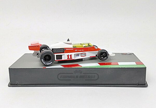 Miniatura de carro McLaren M23 #11 James Hunt, Campeão Mundial F1 1976, escala 1:43, marca Altaya