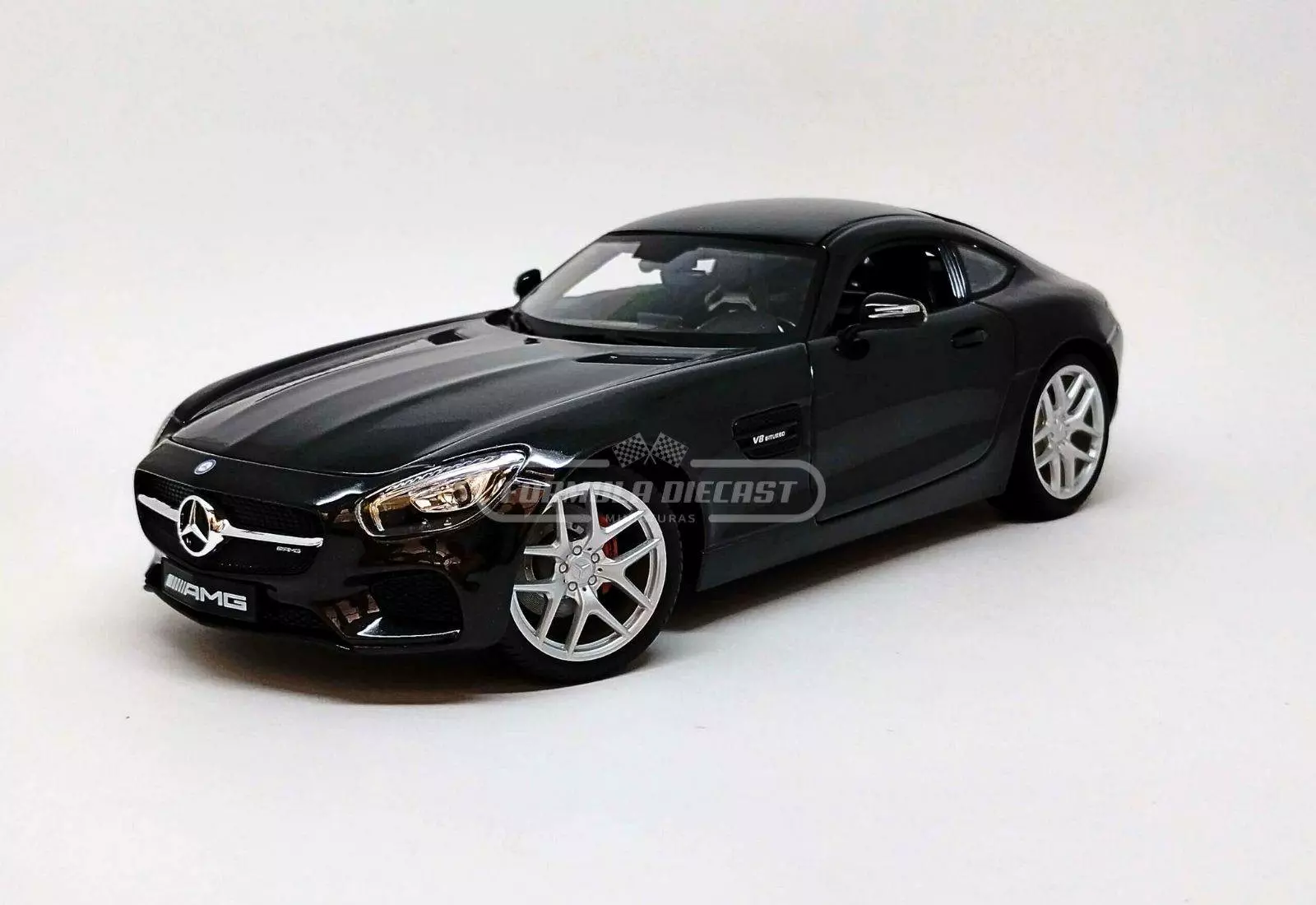 Miniatura de carro Mercedes-Benz AMG GT (C190) - Preto Metálico, escala 1:18, marca Maisto