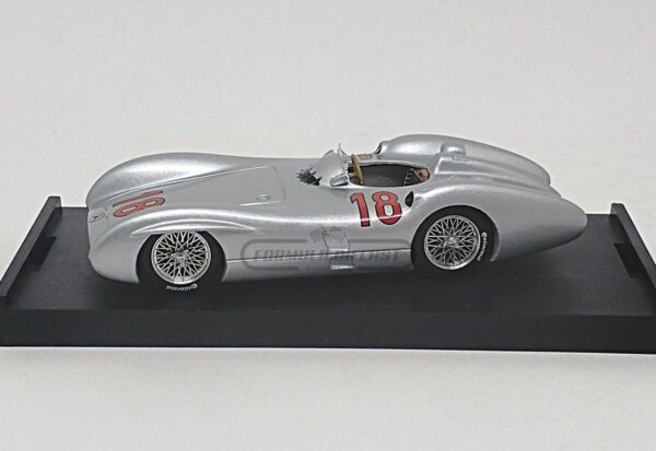 Miniatura de carro Mercedes-Benz W196C #18 J.M.Fangio, Vencedor GP França, Campeão Mundial F1 1954, escala 1:43, marca Brumm