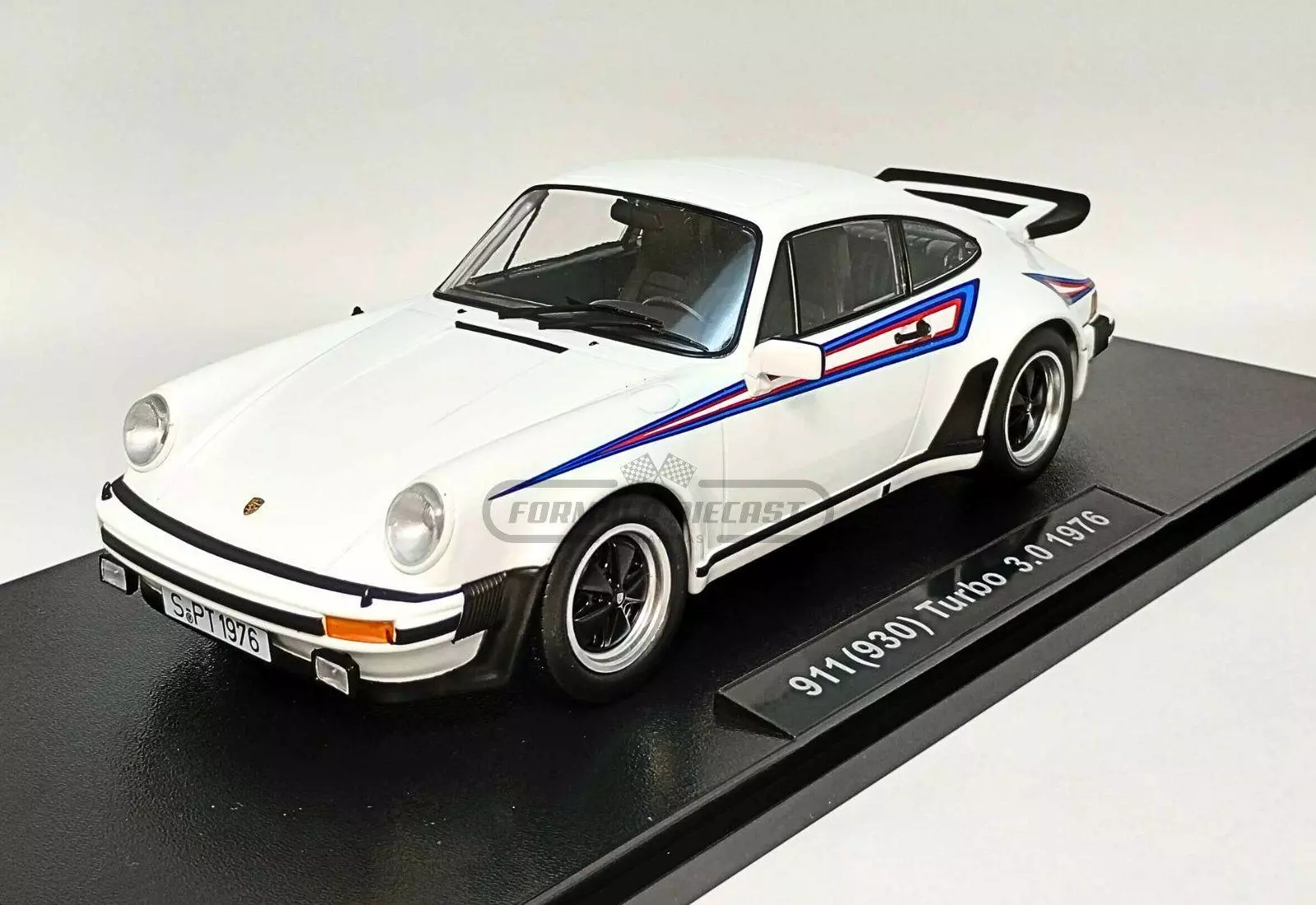 Miniatura de carro Porsche 911 (930) Turbo 3.0 1976, pintura Martini, escala 1:18, marca KK-Scale