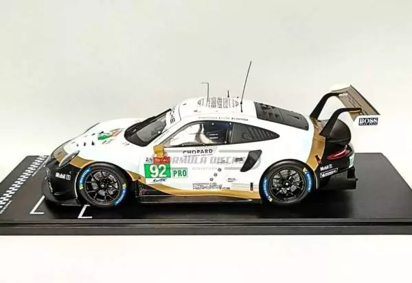 Miniatura de carro Porsche 911 (991) RSR #92 - Porsche GT Team - 24h Le Mans 2019, escala 1:18, marca IXO