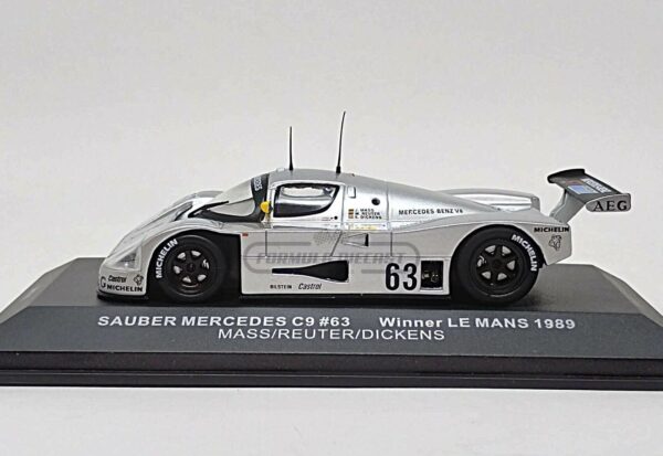 Miniatura de carro Sauber Mercedes C9 #63 Mass/Reuter/Dickens, Vencedor 24h Le Mans 1989, escala 1:43, marca IXO