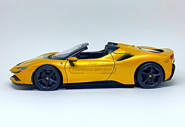 Miniatura de carro Ferrari SF90 Spider 2021, Ouro Metálico, escala 1:18, marca Bburago