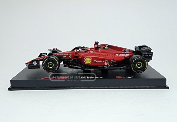 Miniatura de carro Ferrari F1-75 Charles Leclerc, F1 2022, escala 1:43, marca Bburago