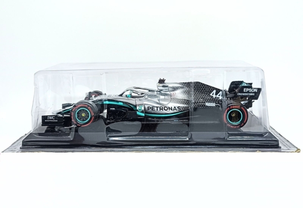Miniatura de carro Mercedes-AMG F1 W10 #44 L. Hamilton, Campeão Mundial F1 2019, escala 1:24, marca Premium Collectibles