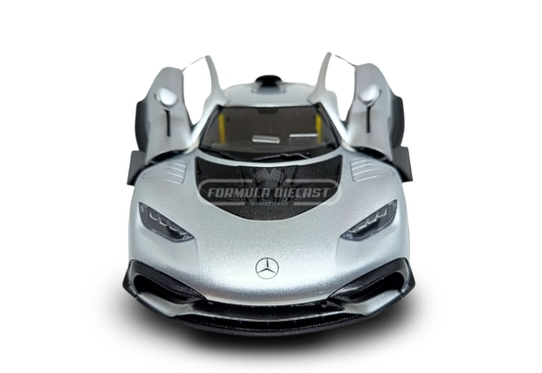 Miniatura de carro Mercedes-AMG One 2023, cor Prata, escala 1:18, marca NZG