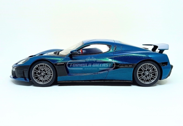 Miniatura de carro Rimac Nevera 2021, cor Azul/Verde Metálico, escala 1:18, marca GT Spirit