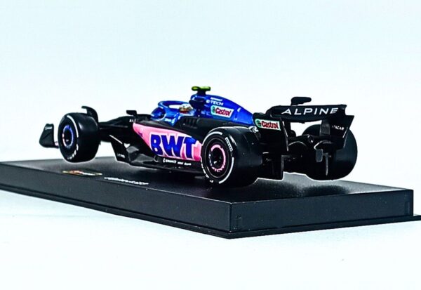 Miniatura de carro Alpine BWT A523 #10 P. Gasly (c/ piloto), F1 2023, escala 1:43, marca Bburago