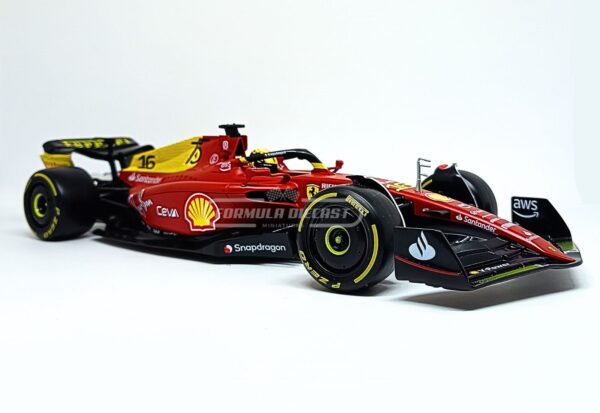 Miniatura de carro Ferrari F1-75 #16 C. Leclerc, Edição GP da Italia F1 2022, escala 1:24, marca Bburago