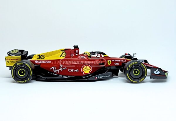 Miniatura de carro Ferrari F1-75 #16 C. Leclerc, Edição GP da Italia F1 2022, escala 1:24, marca Bburago