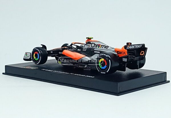 Miniatura de carro McLaren MCL60 #4 L. Norris (c/ piloto), F1 2023, escala 1:43, marca Bburago