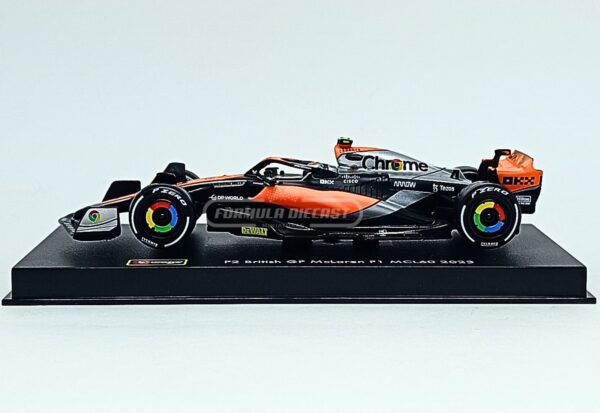 Miniatura de carro McLaren MCL60 #4 L. Norris (c/ piloto), F1 2023, escala 1:43, marca Bburago