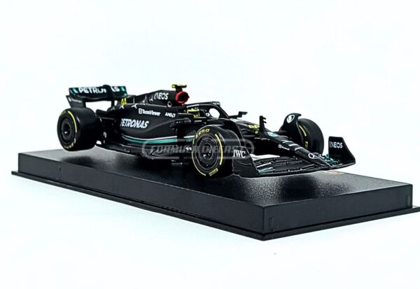 Miniatura de carro Mercedes-AMG F1 W14 #44 L. Hamilton (c/ piloto), F1 2023, escala 1:43, marca Bburago