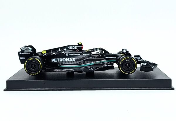 Miniatura de carro Mercedes-AMG F1 W14 #44 L. Hamilton (c/ piloto), F1 2023, escala 1:43, marca Bburago