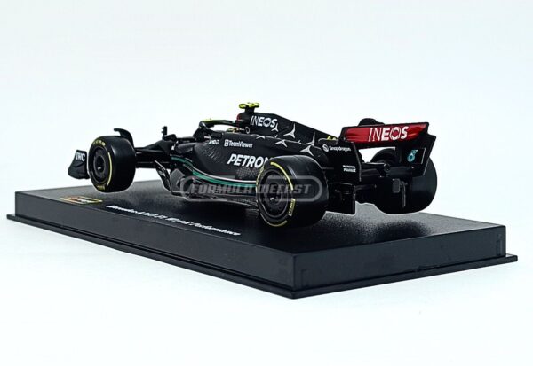 Miniatura de carro Mercedes-AMG F1 W14 #44 L. Hamilton (c/ piloto), F1 2023, escala 1:43, marca Bburago