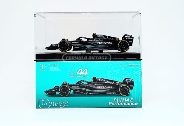 Miniatura de carro Mercedes-AMG F1 W14 #44 L. Hamilton (c/ piloto), F1 2023, escala 1:43, marca Bburago