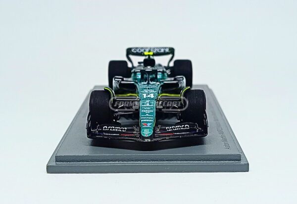 Miniatura de carro Aston Martin AMR23 #14 F. Alonso, 7º lugar GP Inglaterra F1 2023, escala 1:43, marca Spark