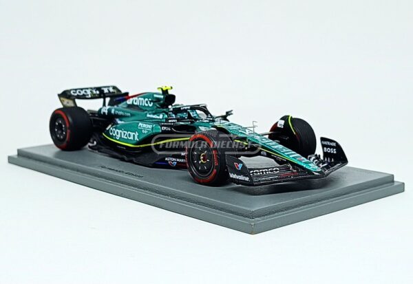 Miniatura de carro Aston Martin AMR23 #14 F. Alonso, 7º lugar GP Inglaterra F1 2023, escala 1:43, marca Spark