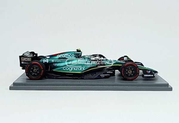 Miniatura de carro Aston Martin AMR23 #14 F. Alonso, 7º lugar GP Inglaterra F1 2023, escala 1:43, marca Spark