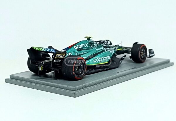 Miniatura de carro Aston Martin AMR23 #14 F. Alonso, 7º lugar GP Inglaterra F1 2023, escala 1:43, marca Spark