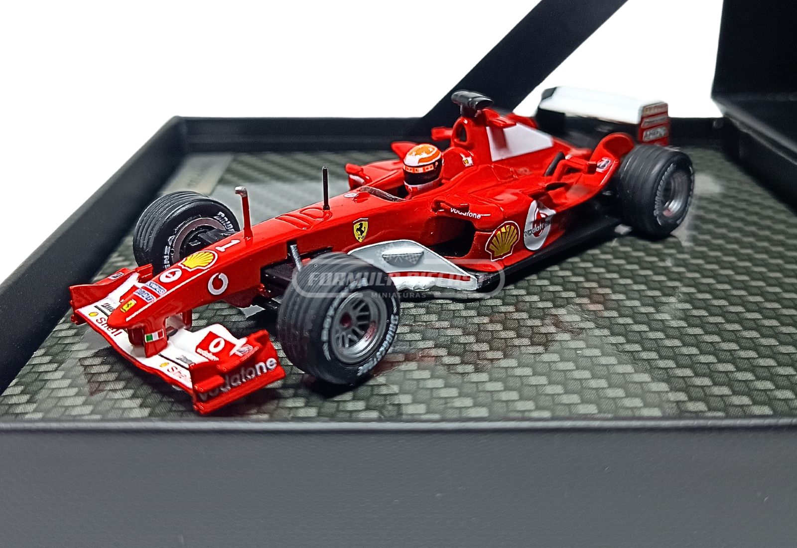 Miniatura de carro Ferrari F2004 #1 M. Schumacher, 1º lugar GP do Japão, Campeão Mundial F1 2004, escala 1:43, marca IXO