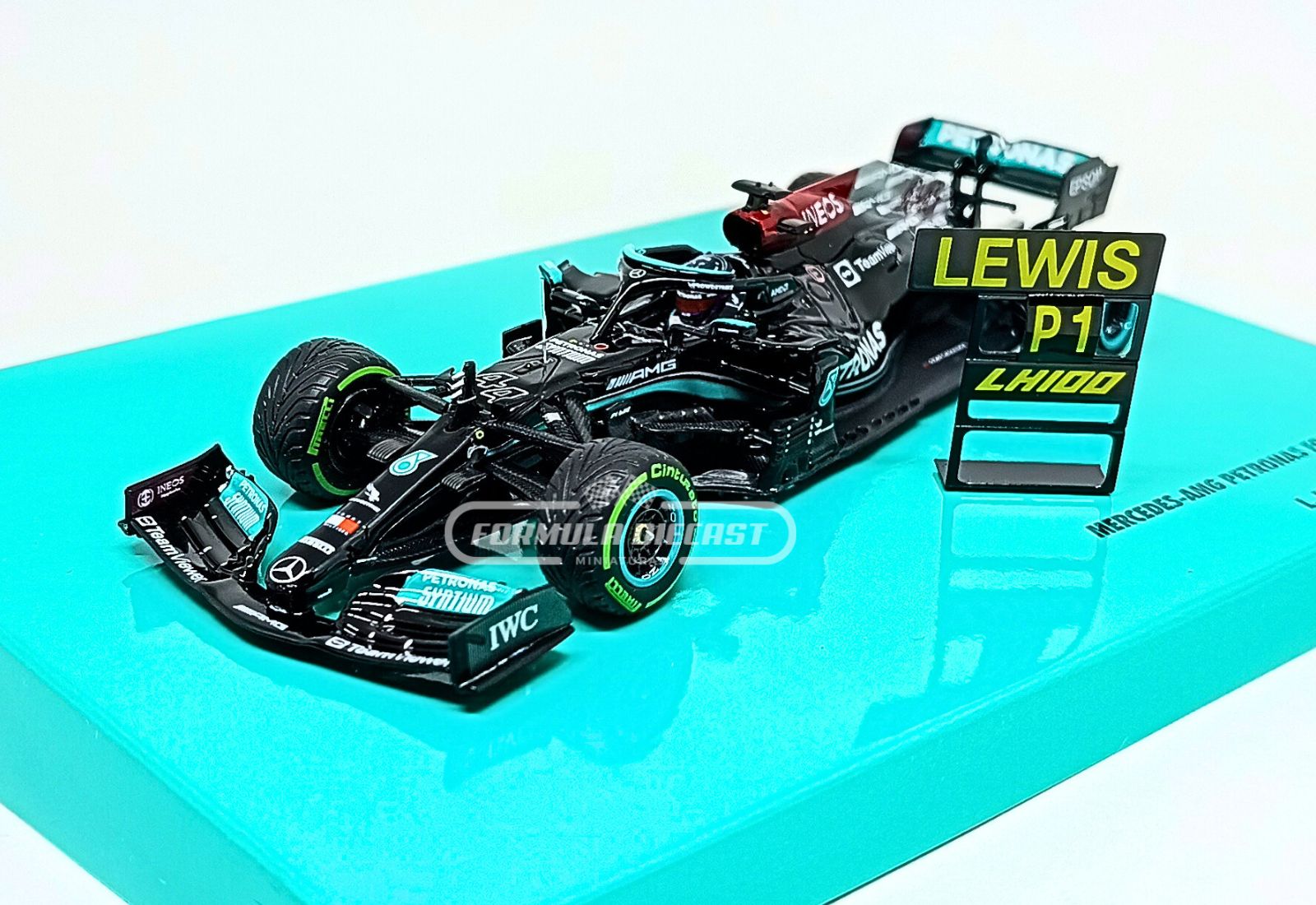 Miniatura de carro Mercedes-AMG F1 W12 #44 L. Hamilton, 100ª vitória GP da Rússia (Sochi) F1 2021, escala 1:43, marca Minichamps