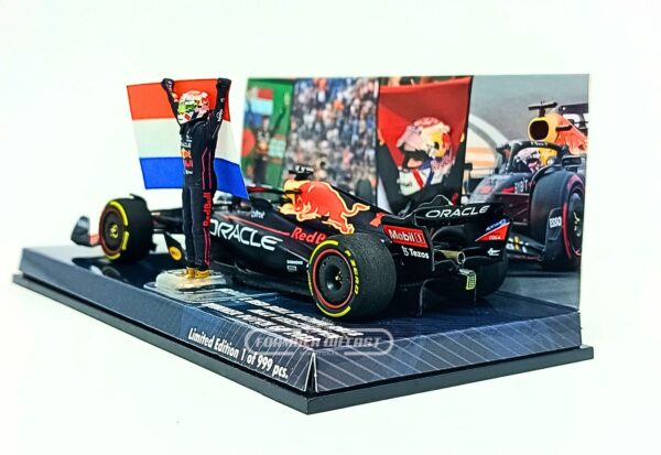 Miniatura de carro Red Bull RB18 #1 M. Verstappen, 1º lugar GP da Holanda, Campeão Mundial F1 2022, escala 1:43, marca Minichamps