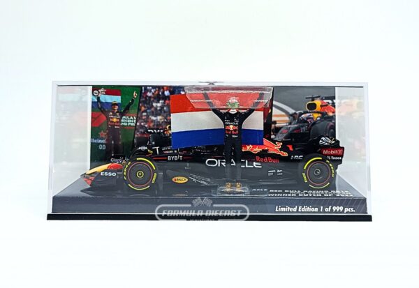 Miniatura de carro Red Bull RB18 #1 M. Verstappen, 1º lugar GP da Holanda, Campeão Mundial F1 2022, escala 1:43, marca Minichamps