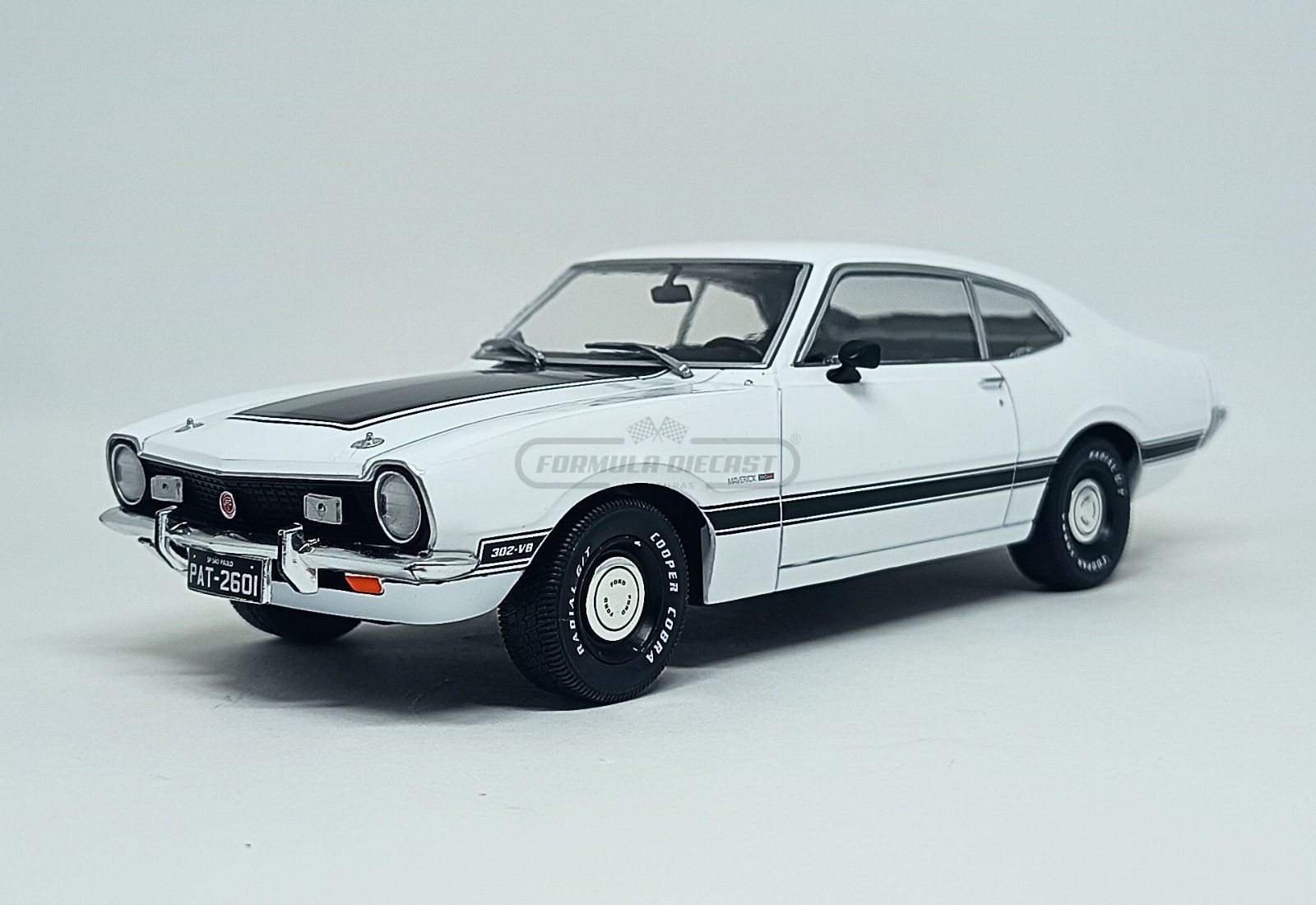 Miniatura de carro Ford Maverick GT 1974, escala 1:24, marca California Classics