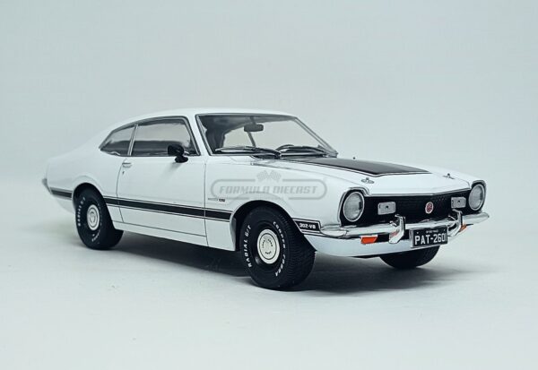 Miniatura de carro Ford Maverick GT 1974, escala 1:24, marca California Classics