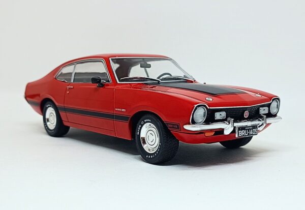 Miniatura de carro Ford Maverick GT 1974, escala 1:24, marca California Classics