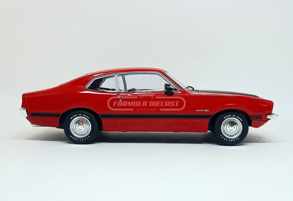 Miniatura de carro Ford Maverick GT 1974, escala 1:24, marca California Classics