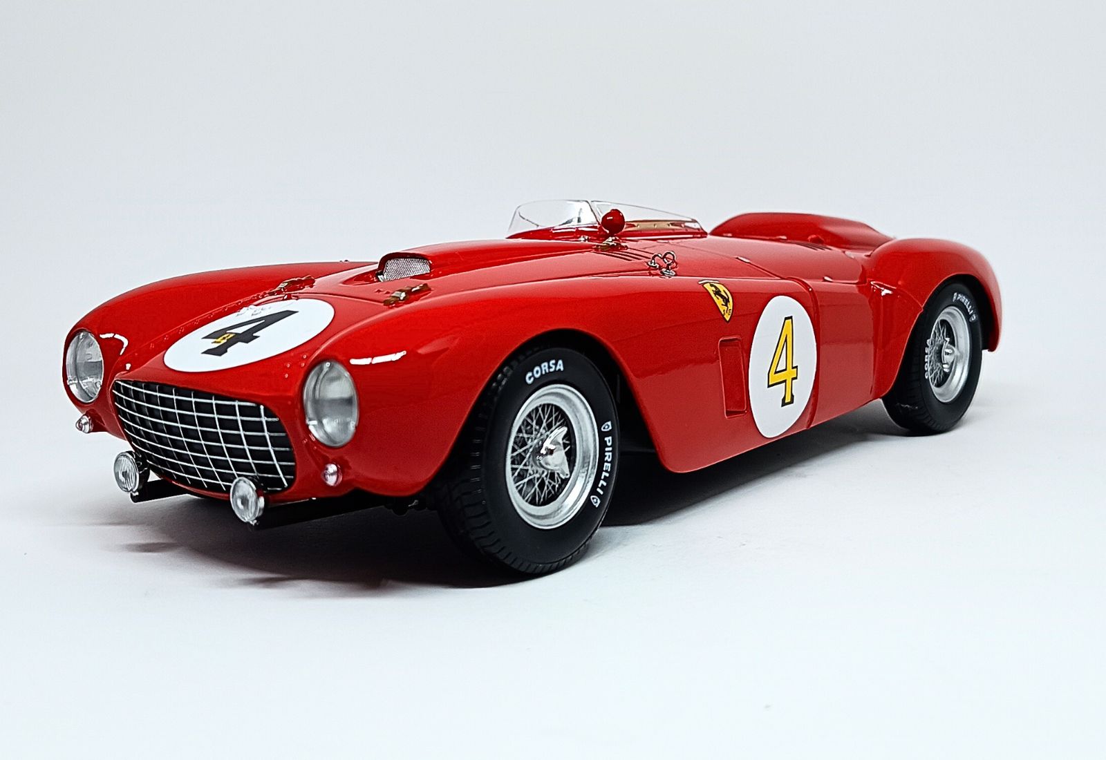 Miniatura de carro Ferrari 375 Plus #4 J.F. Gonzalez/M. Trintgnant, Vencedor 24h Le Mans 1954, escala 1:18, marca KK-Scale