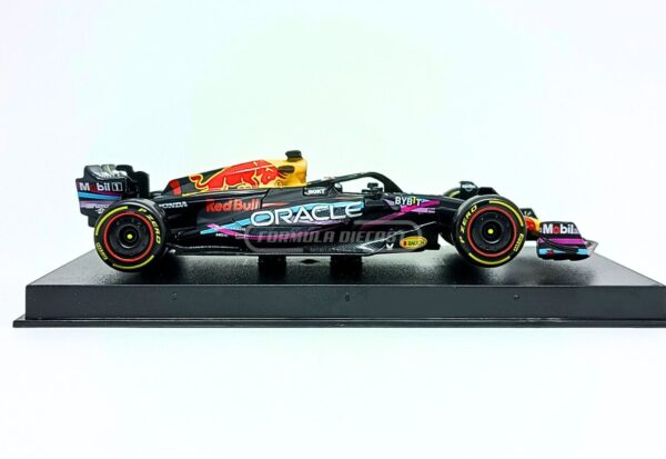 Miniatura de carro Red Bull RB19 #1 M. Verstappen (c/ piloto), GP de Miami, Campeão Mundial F1 2023, escala 1:43, marca Bburago