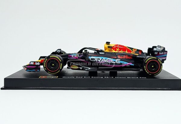 Miniatura de carro Red Bull RB19 #1 M. Verstappen (c/ piloto), GP de Miami, Campeão Mundial F1 2023, escala 1:43, marca Bburago