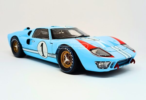 Miniatura de carro Ford GT40 MK II #1 Ken Miles/Denny Hulme, 2º lugar 24h Le Mans 1966, escala 1:18, marca Shelby Collectibles