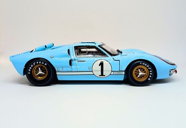 Miniatura de carro Ford GT40 MK II #1 Ken Miles/Denny Hulme, 2º lugar 24h Le Mans 1966, escala 1:18, marca Shelby Collectibles